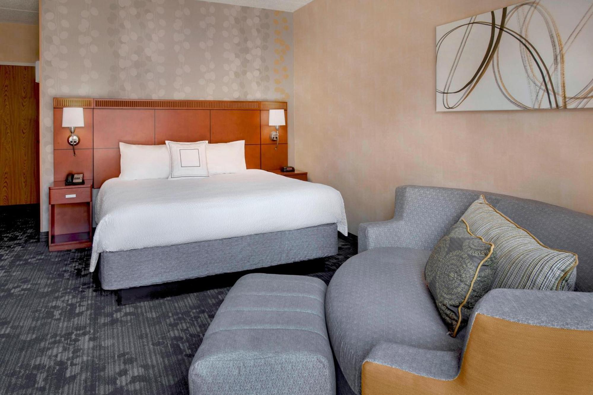 Courtyard By Marriott Hartford Windsor Airport Hotel Bagian luar foto